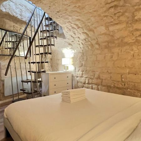 Ideally Located And Atypical Apartment In Paris Exterior photo